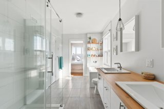 Salle de bains attenante à la CCP