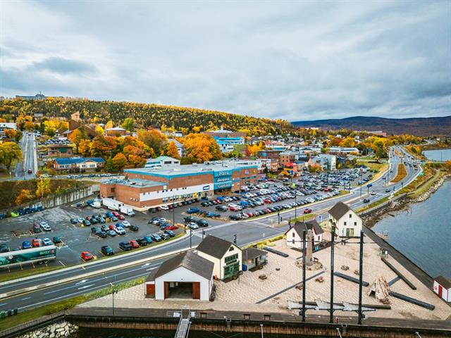 #4 - 167 Rue de la Reine