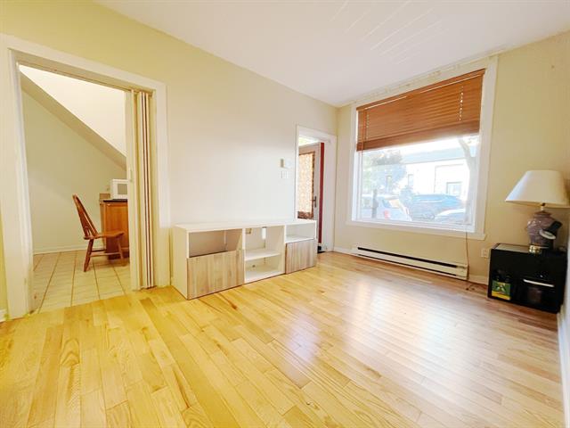 360 Rue Roy E.