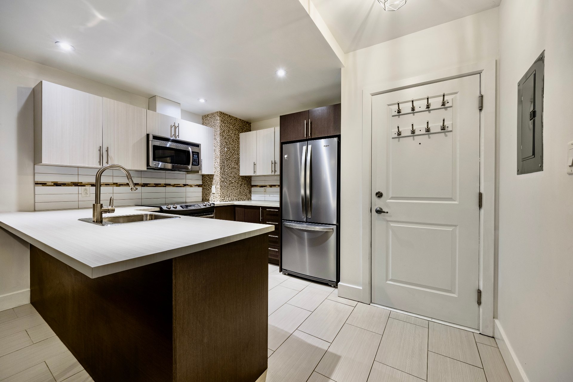 #202 - 1696 Rue Ontario E.