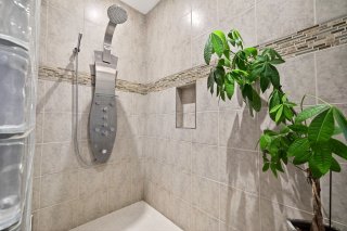 Salle de bains attenante à la CCP