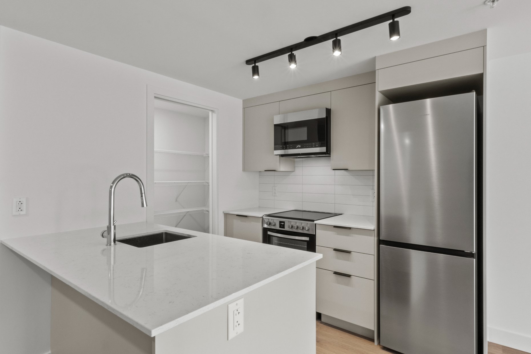 #203 2198 Boul. De Maisonneuve E.