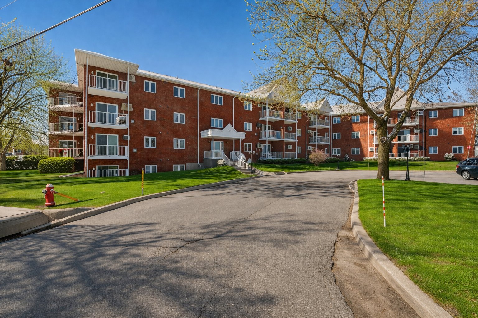 #102 - 70 Boul. J.-S.-Archambault