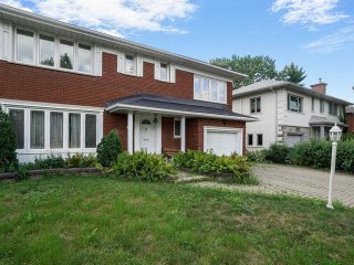 476 Av. Oakdale