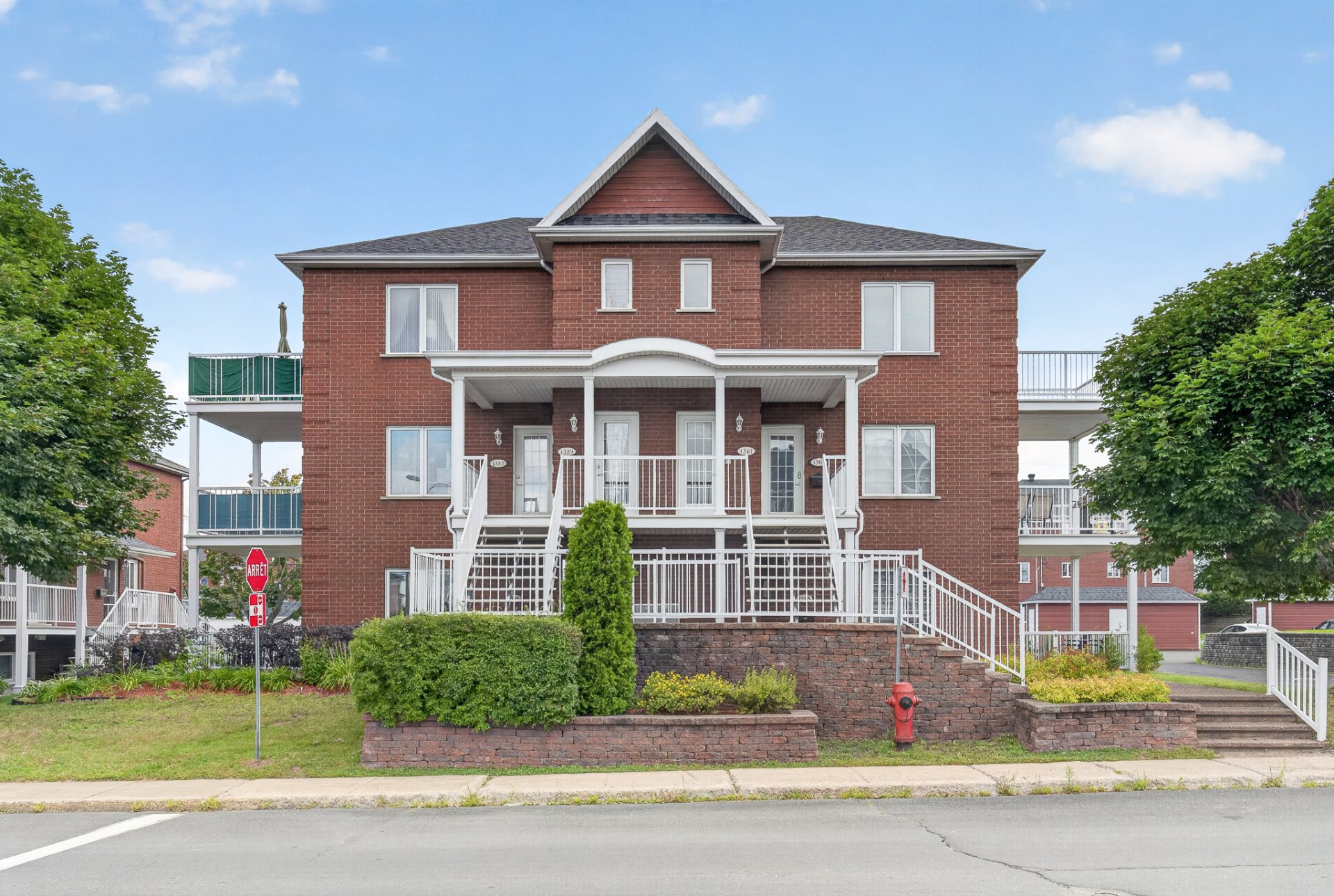 1359 Rue Charles-Rodrigue