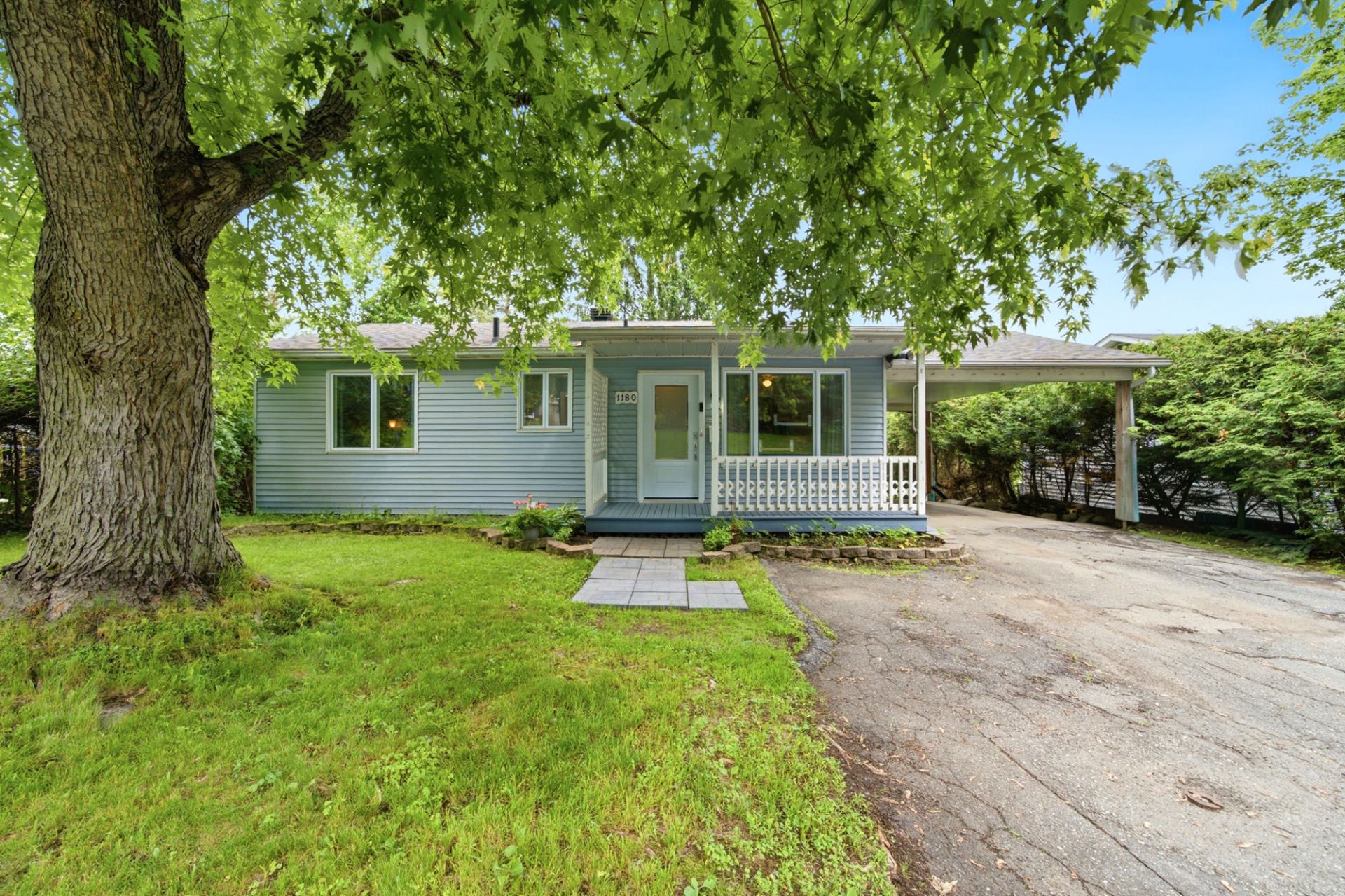 1180 Rue Blanchard
