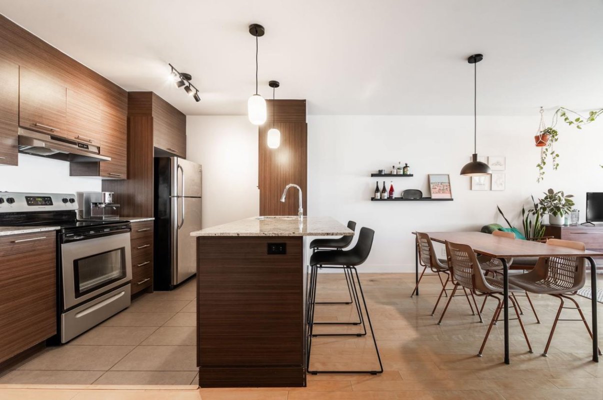 #302 - 9977 Av. de Belleville