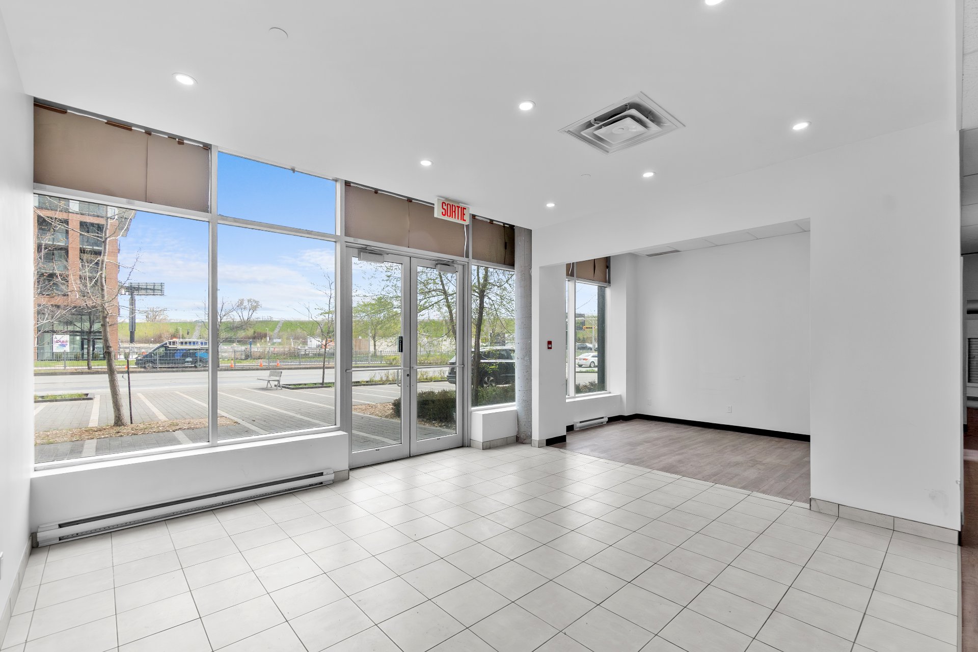#102 - 1155 Rue St-Charles O.