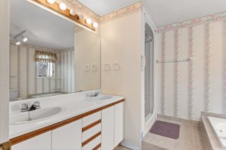 Ensuite bathroom