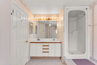 Ensuite bathroom