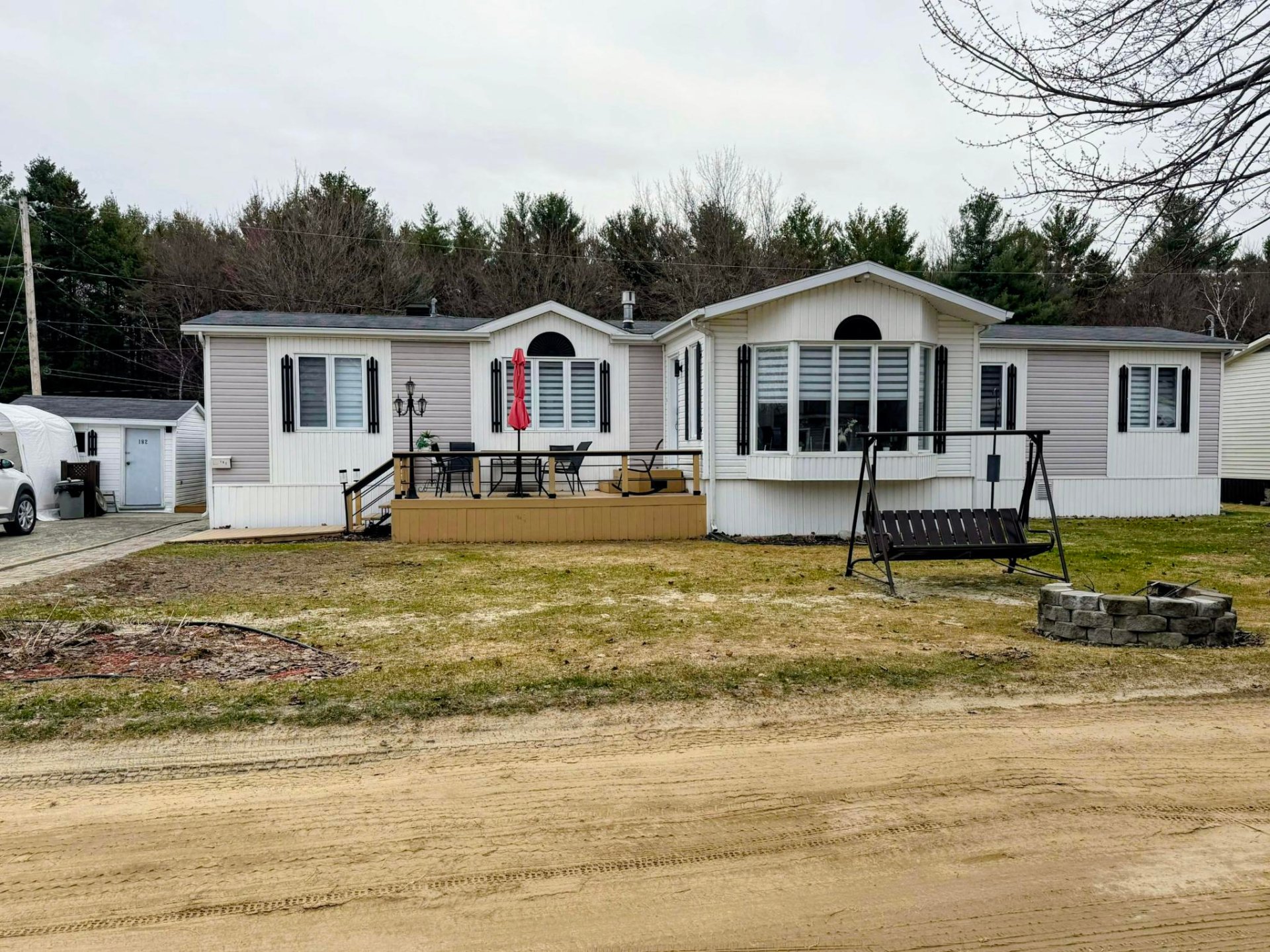 #182 - 7111 Ch. du Curé-Barrette