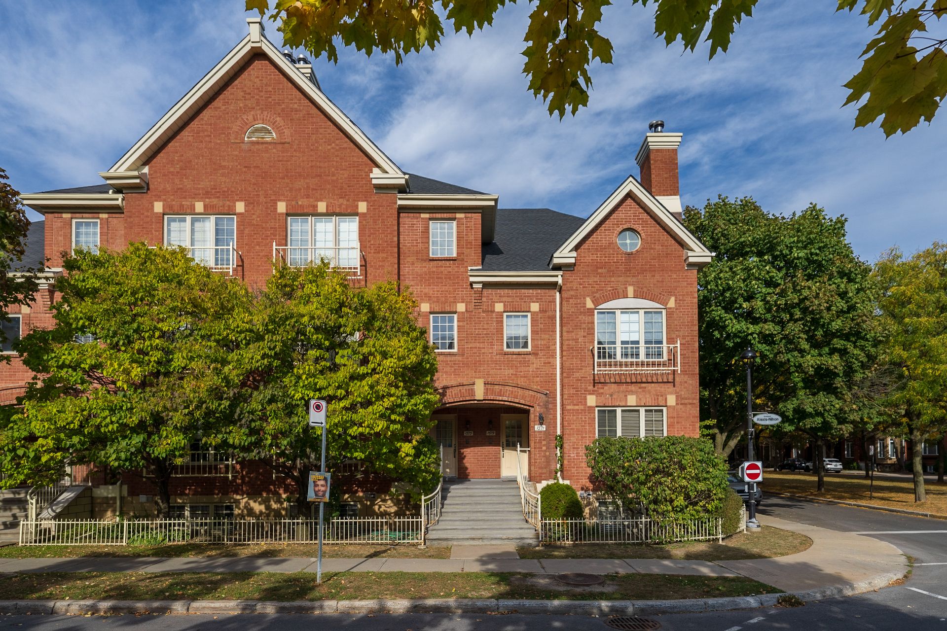 1573 Boul. Alexis-Nihon