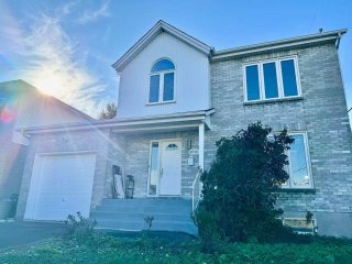 9070 Rue Oméga