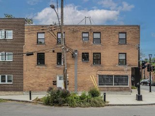 2485 Rue La Fontaine