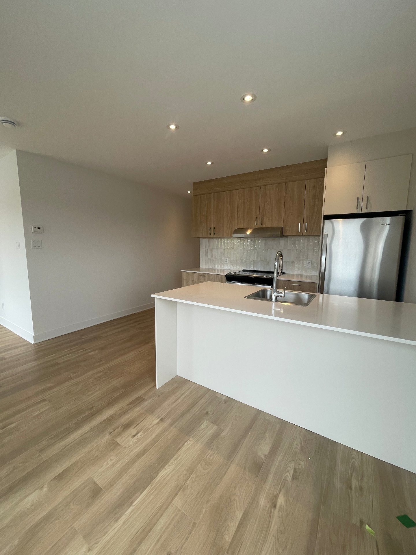 #202 - 641 Av. George-V