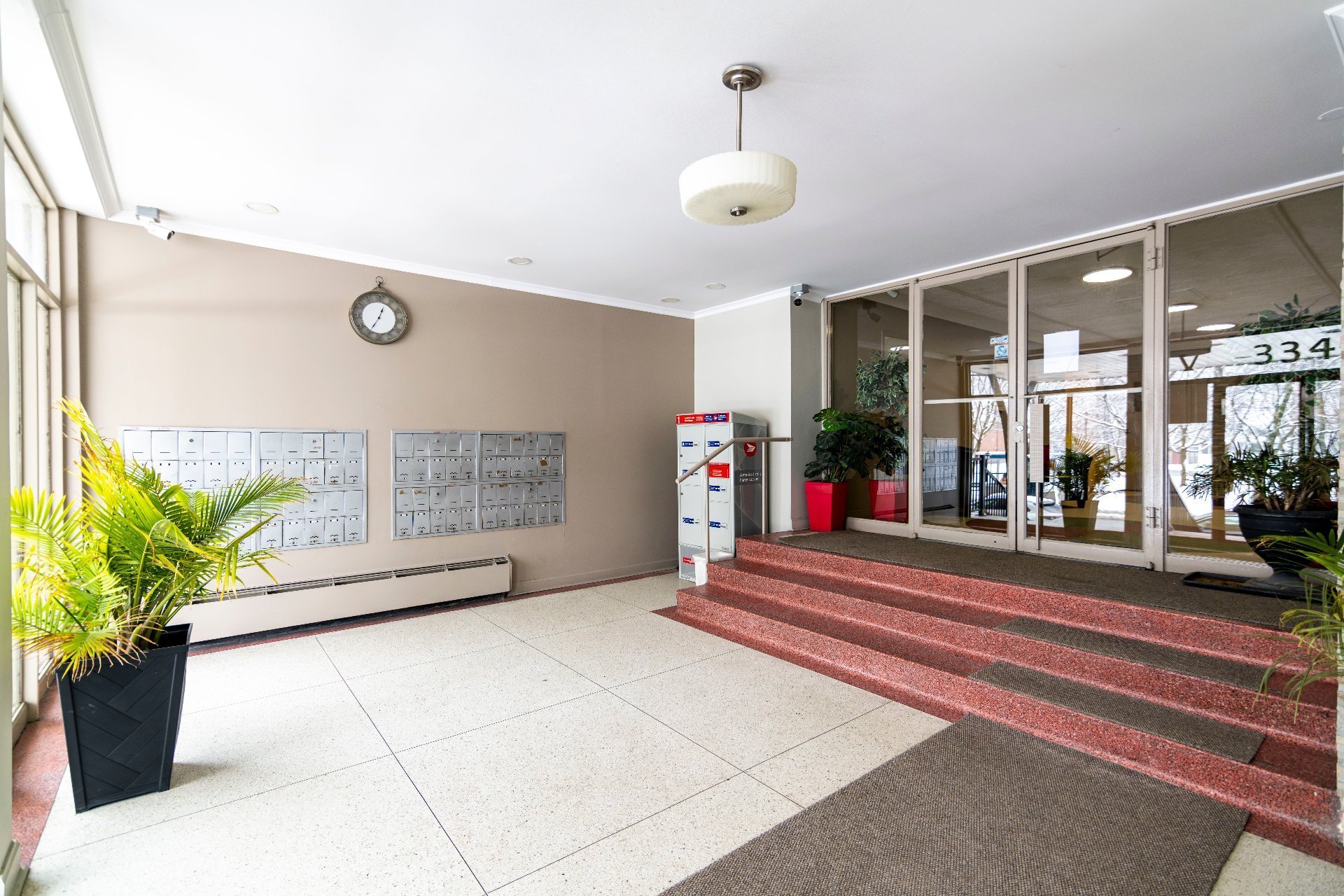 #305 - 3340 Rue Victoria