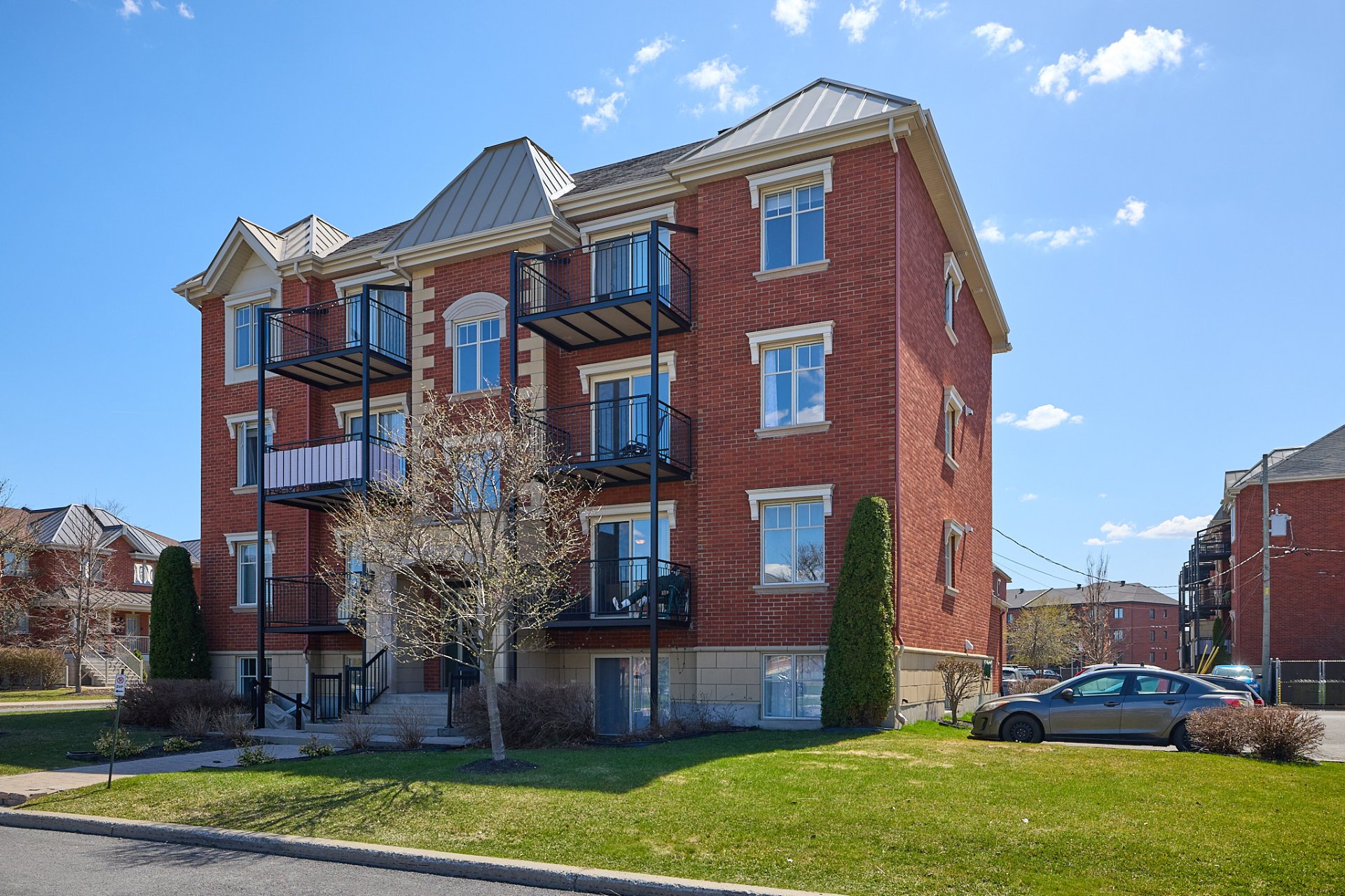 #102 - 3030 Rue Charles-Lacoste