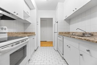 #902-5320 Av. MacDonald Côte-Saint-Luc