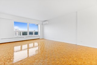 #902-5320 Av. MacDonald Côte-Saint-Luc