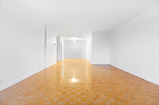 #902-5320 Av. MacDonald Côte-Saint-Luc