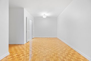 #902-5320 Av. MacDonald Côte-Saint-Luc