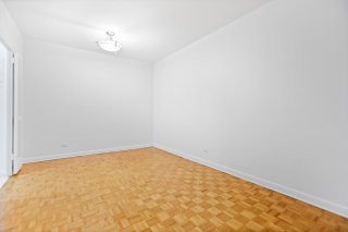 #902-5320 Av. MacDonald Côte-Saint-Luc