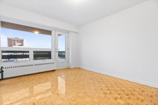 #902-5320 Av. MacDonald Côte-Saint-Luc