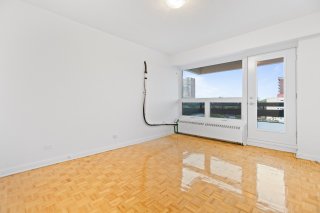 #902-5320 Av. MacDonald Côte-Saint-Luc