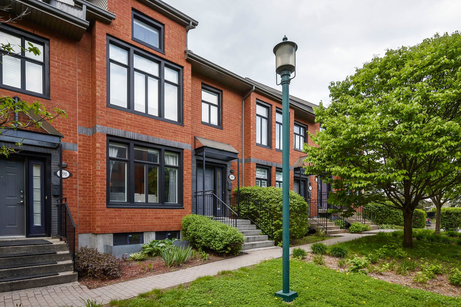  889 Rue Gameroff