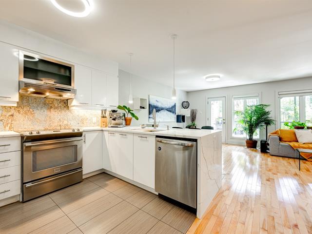 #301 - 1860 Rue Darling