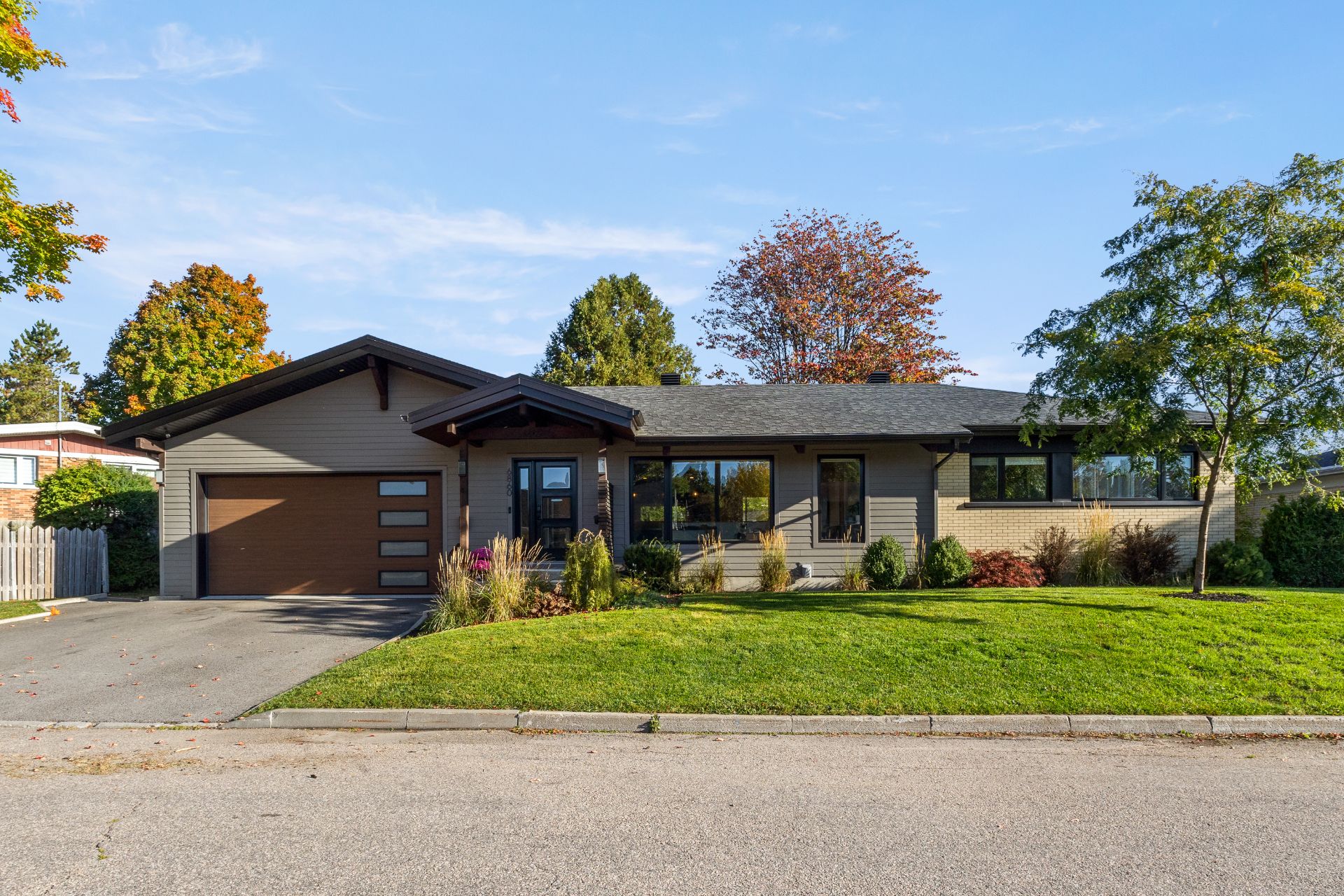 6860 5e Avenue E.