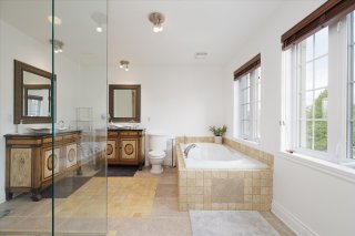 Salle de bains attenante à la CCP