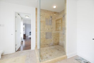 Salle de bains attenante à la CCP