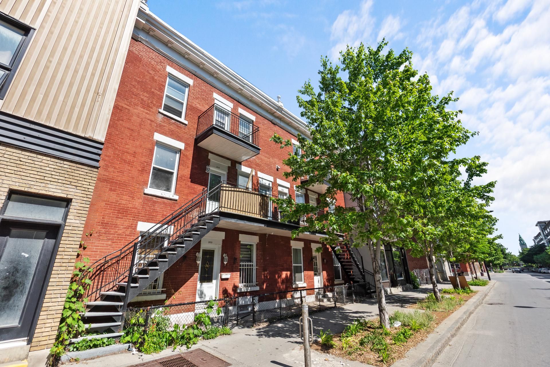2805 Rue Ontario E.