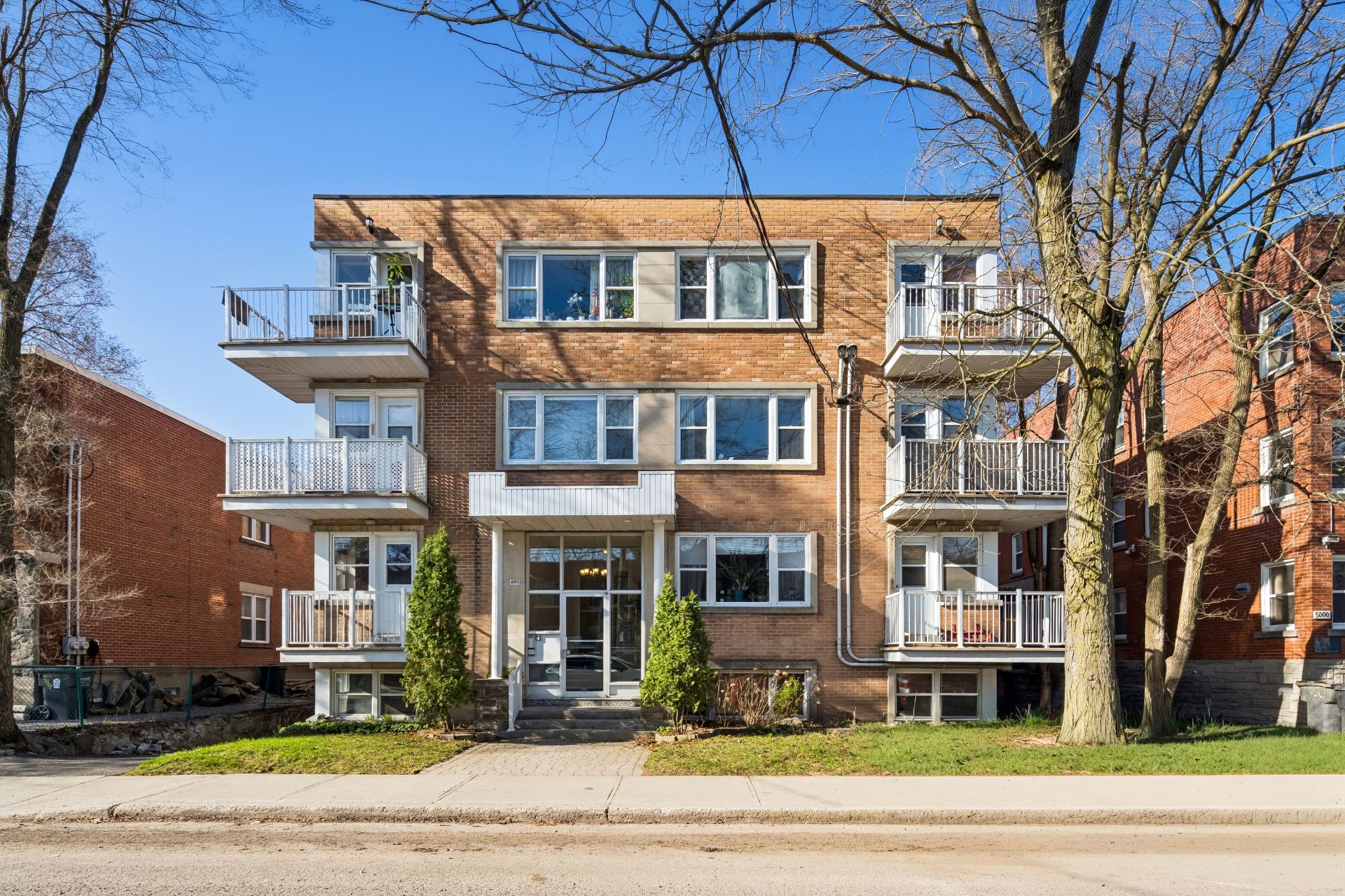 #4 - 4990 Av. Walkley