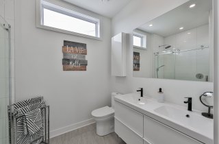 Ensuite bathroom