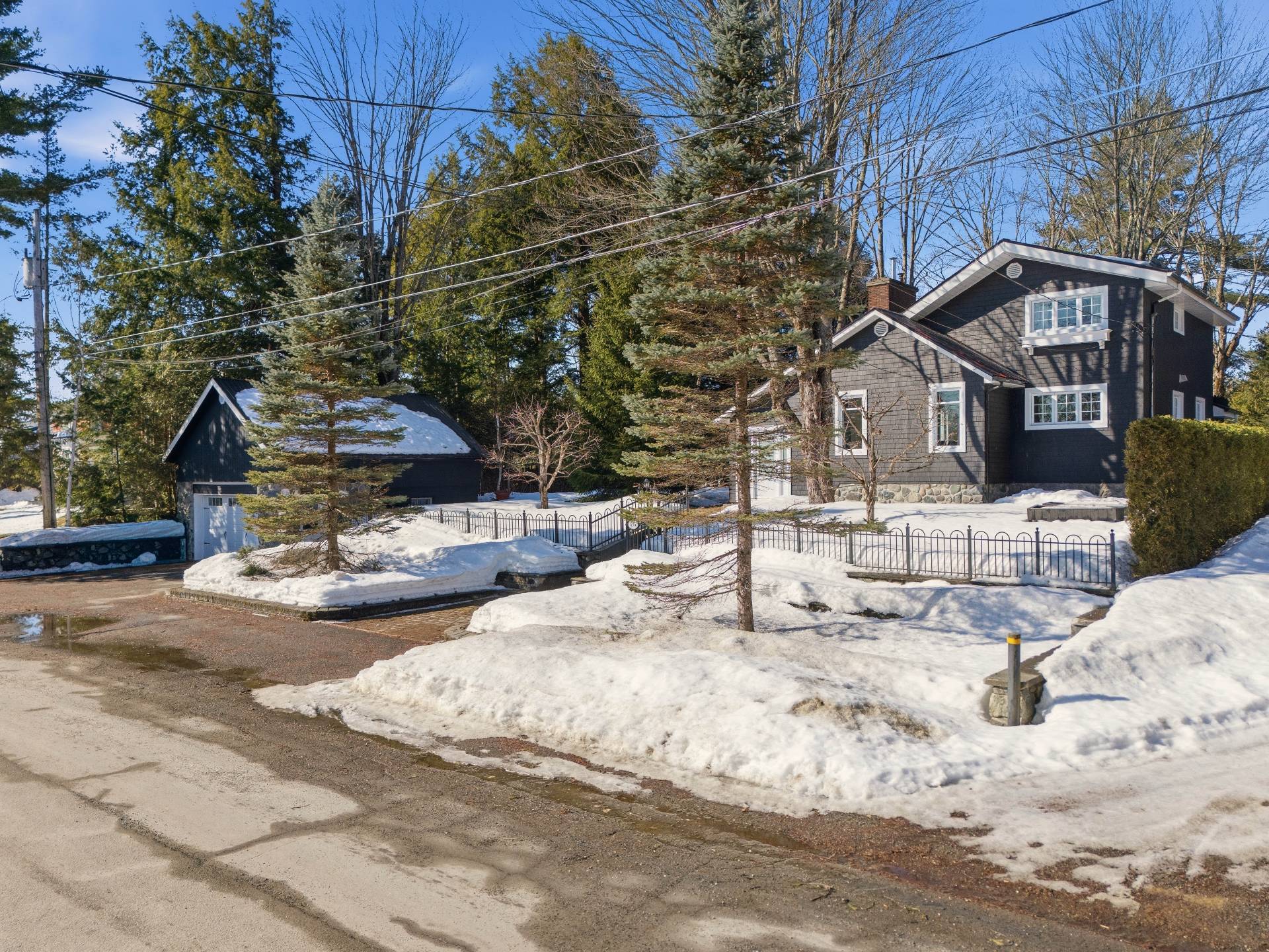  435 Av. de la Chapelle