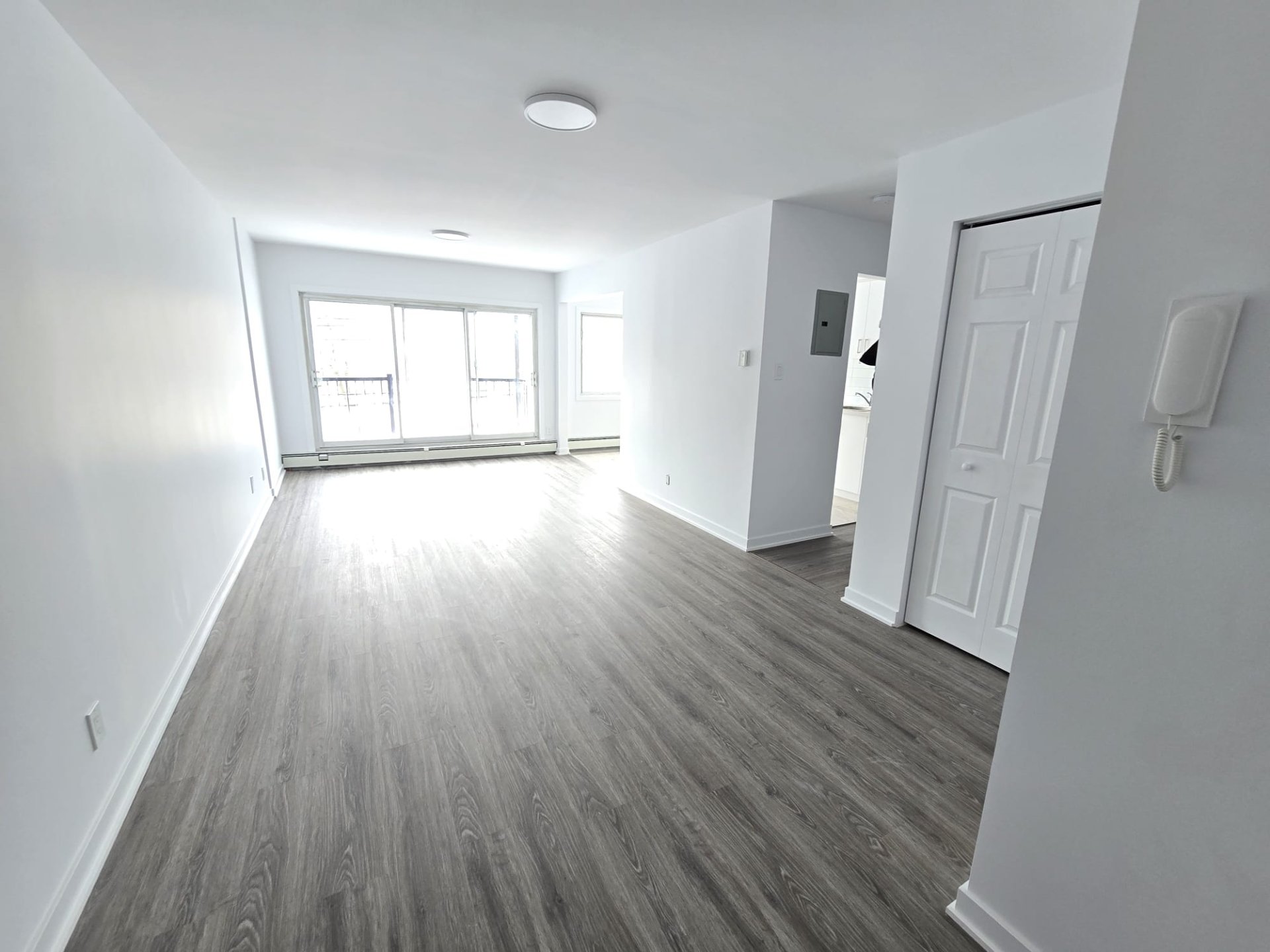 #210 - 3340 Rue Victoria
