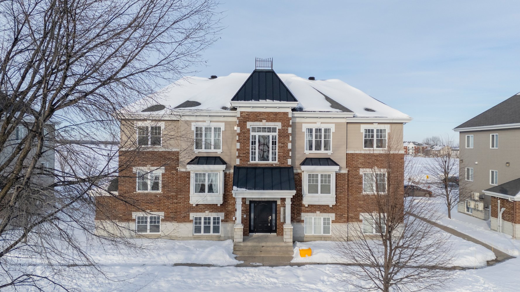 #302 - 67 Mtée de St-Sulpice