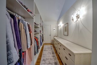 Walk-in closet