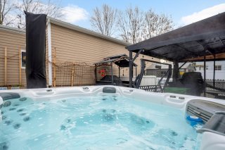 Hot tub