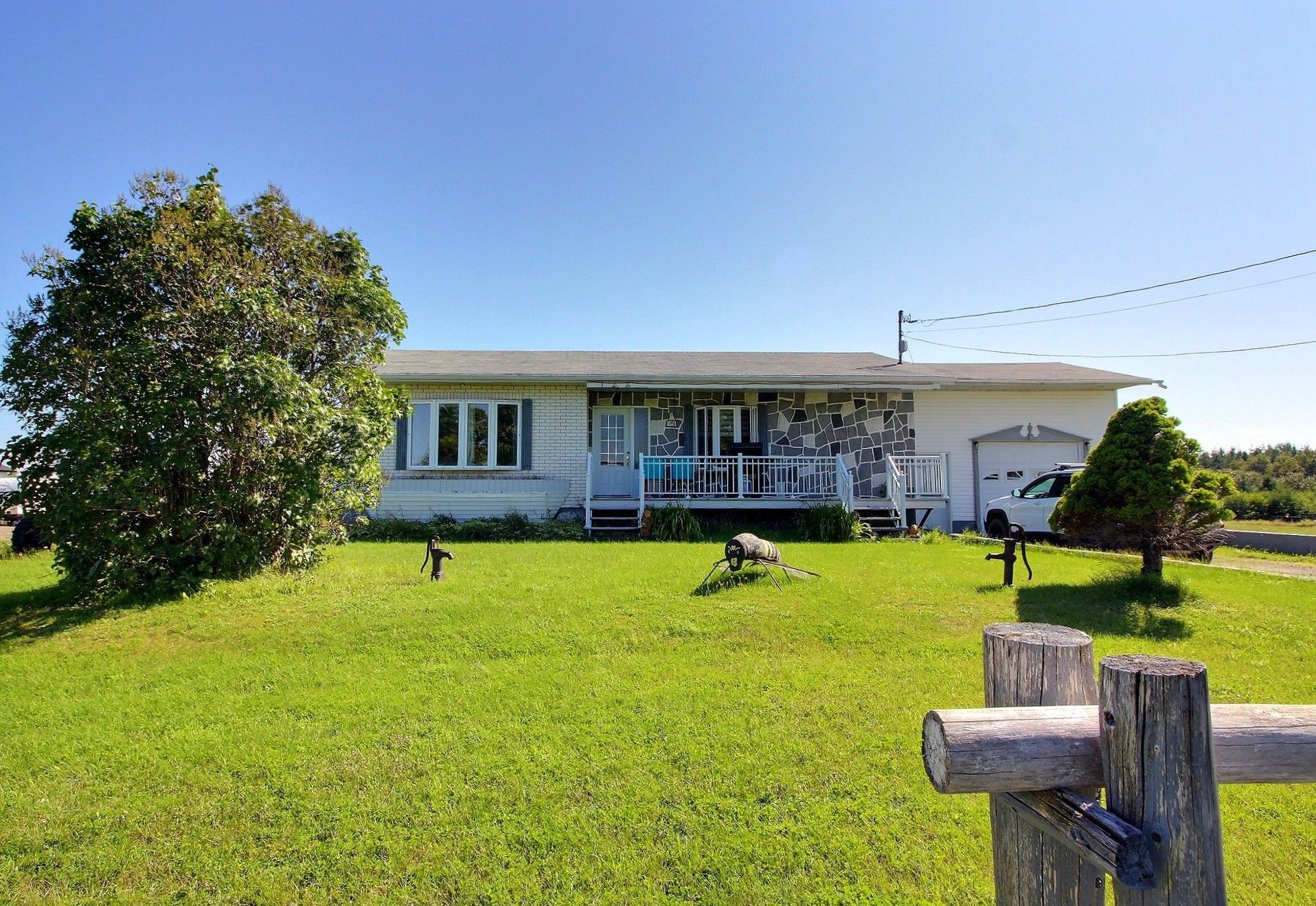 144 6e Avenue E.