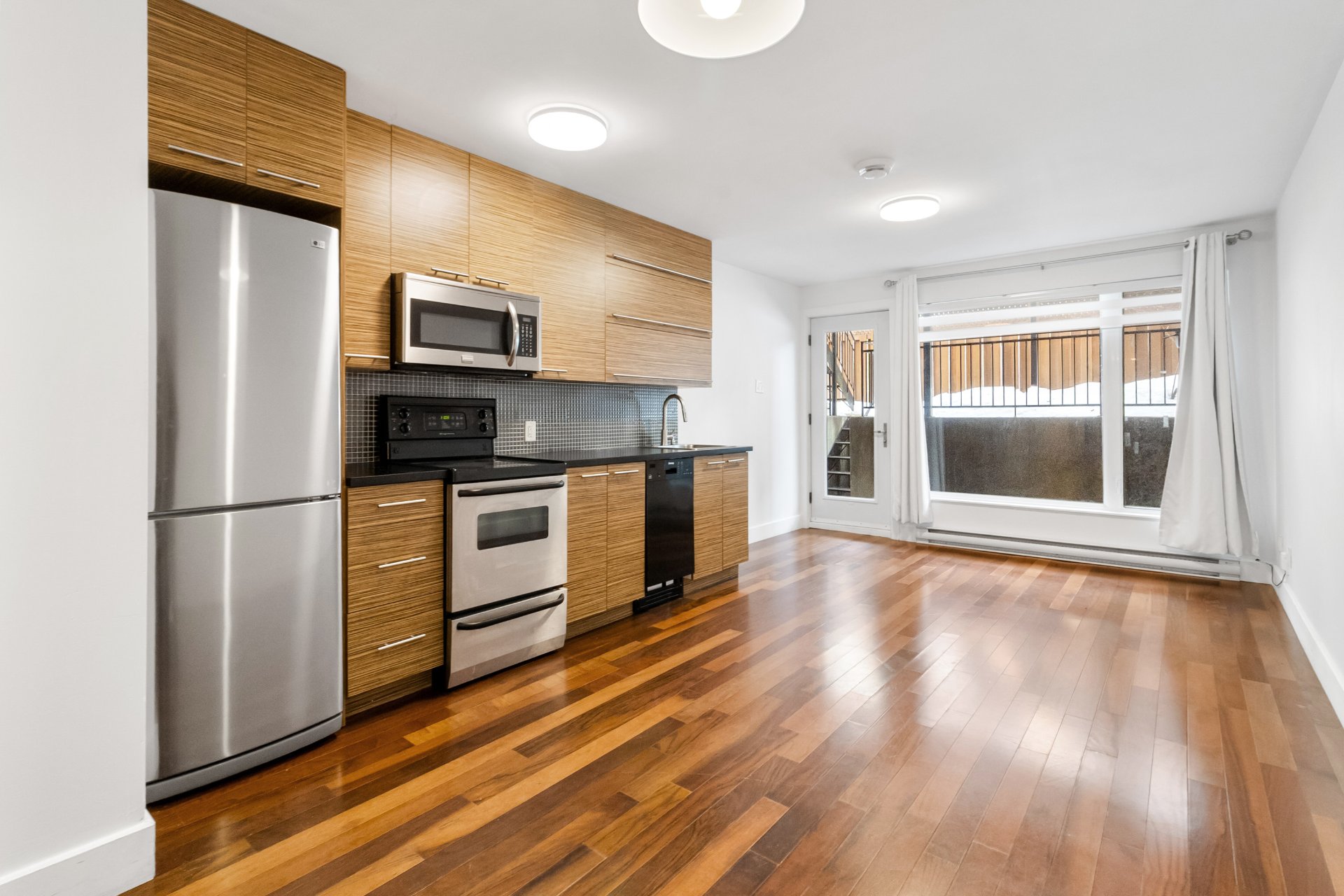 #102 - 2483 Rue Champagne