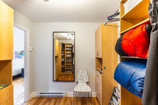 Walk-in closet