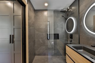 Ensuite bathroom