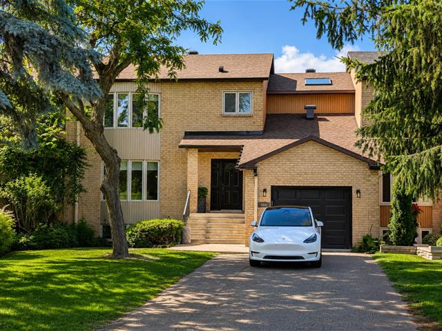 689 Rue Surrey