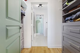 Walk-in closet