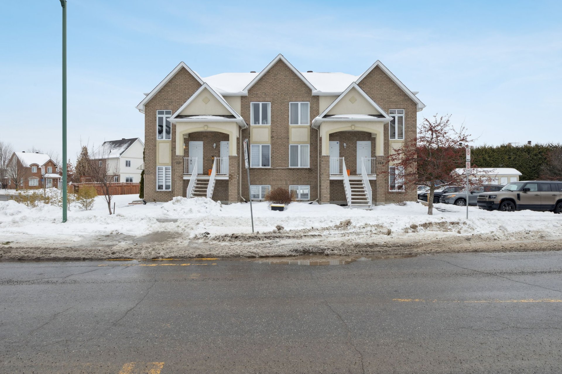 #1 - 255 Boul. d'Europe