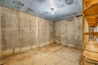 Cave/ chambre froide