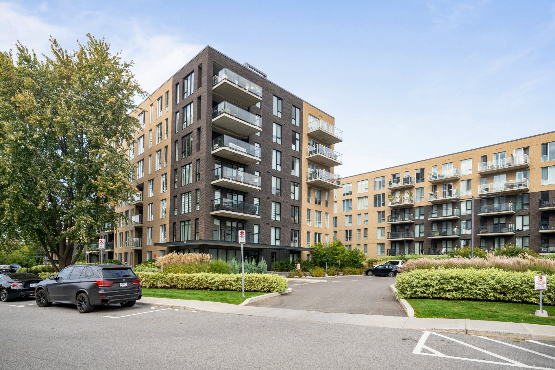 #401 - 301 Av. De l'Académie